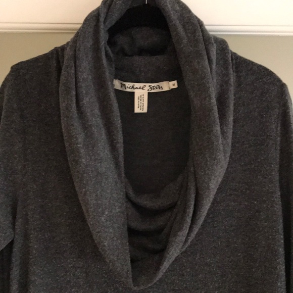 Anthro Michael Stars Tunic - Picture 7 of 8